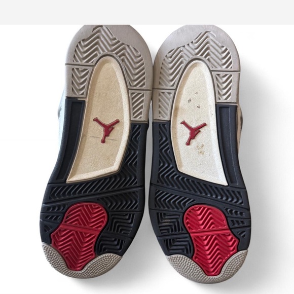 Jordan 4 white cement kids SIZE 2Y - Picture 4 of 4